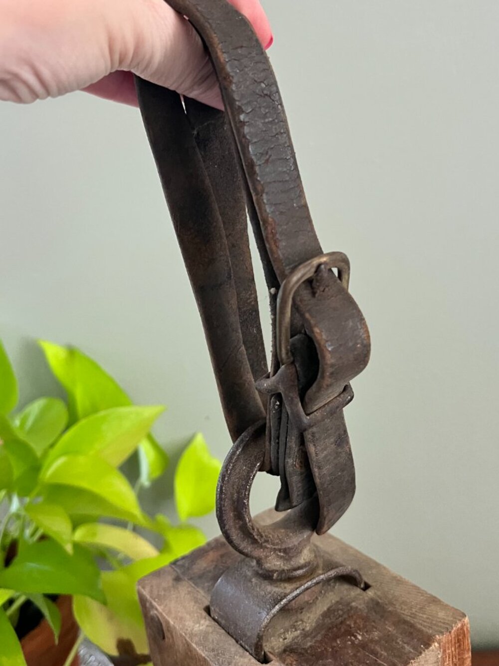 Antique Wood Pulley Block With Original Leather Strap Iron Hook Farmhouse Indust - Picture 4 of 9